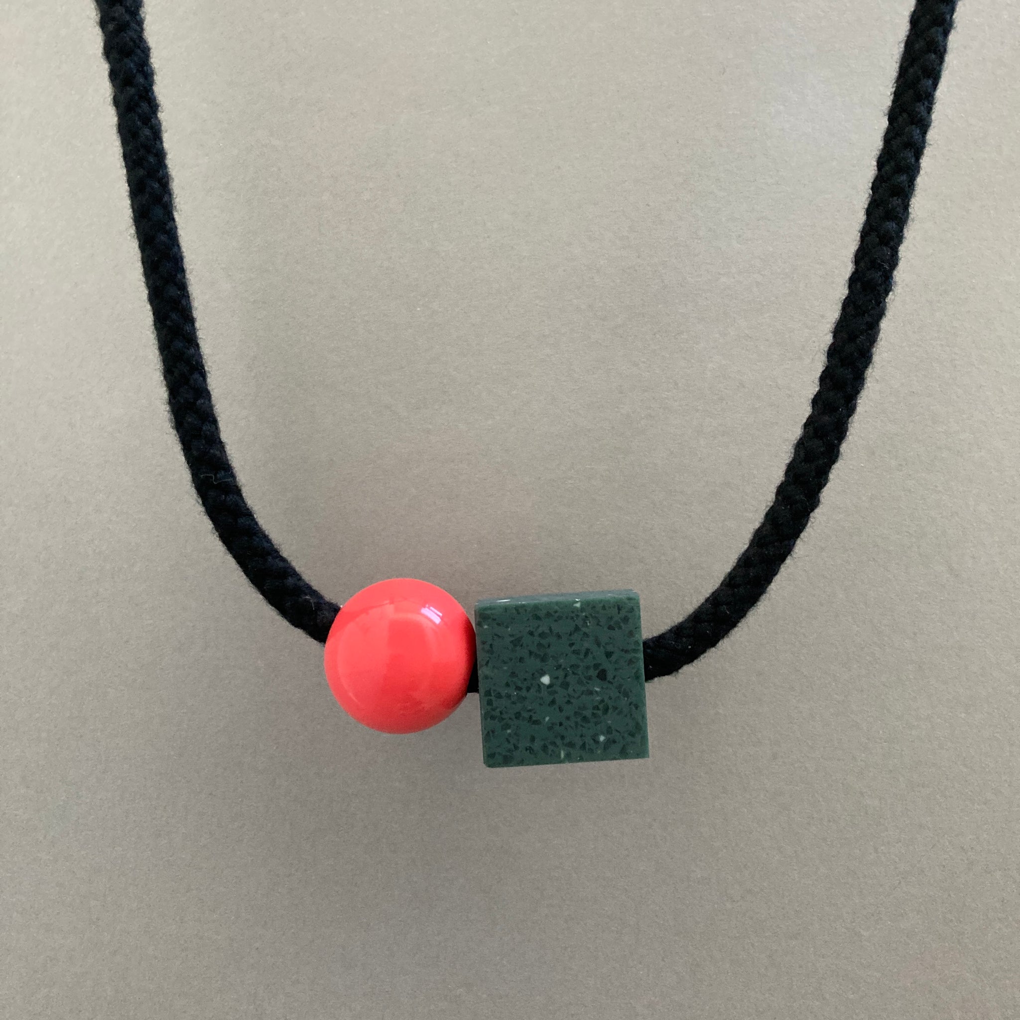 sample necklace grey/green square